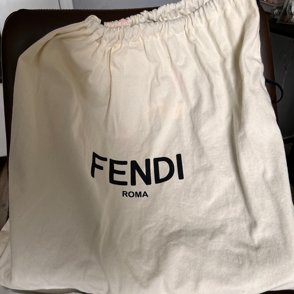 FENDI PEEKABOO Soft black nappa leather, medium size, whipstitch edge. - Picture 8 of 15